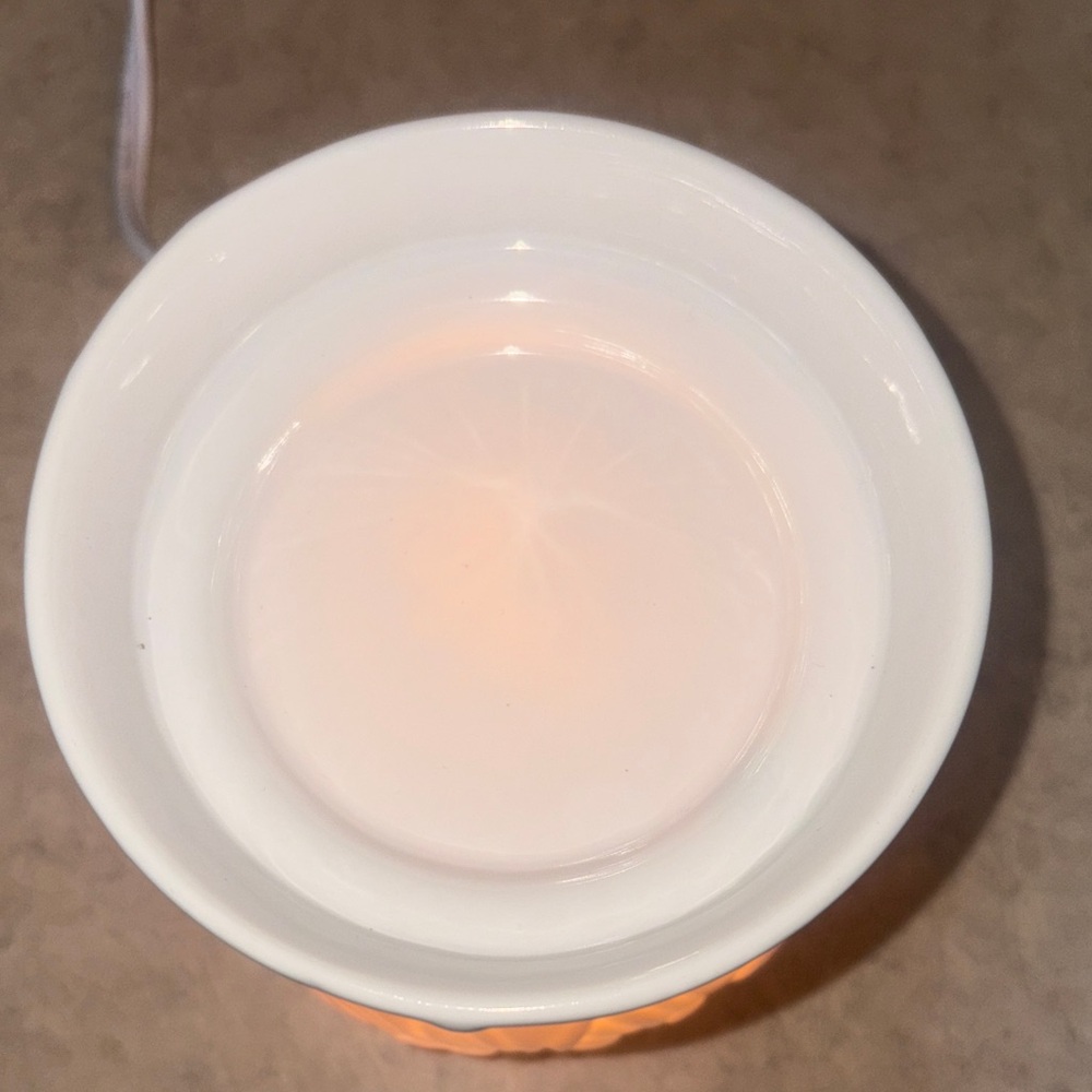 Scentsy White Ceramic Warmer Ghouls and Ghosts - Picture 3 of 11
